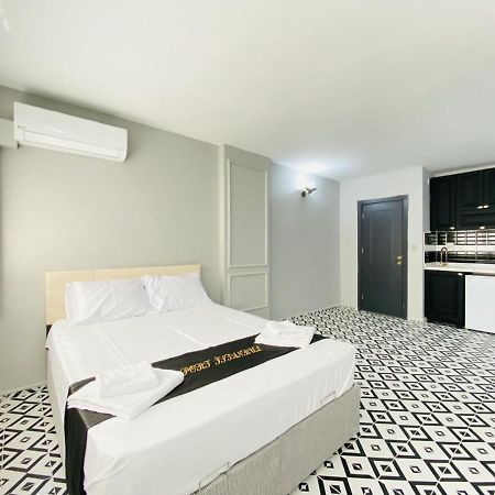 Pleasant Studio Flat In Kabatas Beyoglu Appartement Istanboel Buitenkant foto