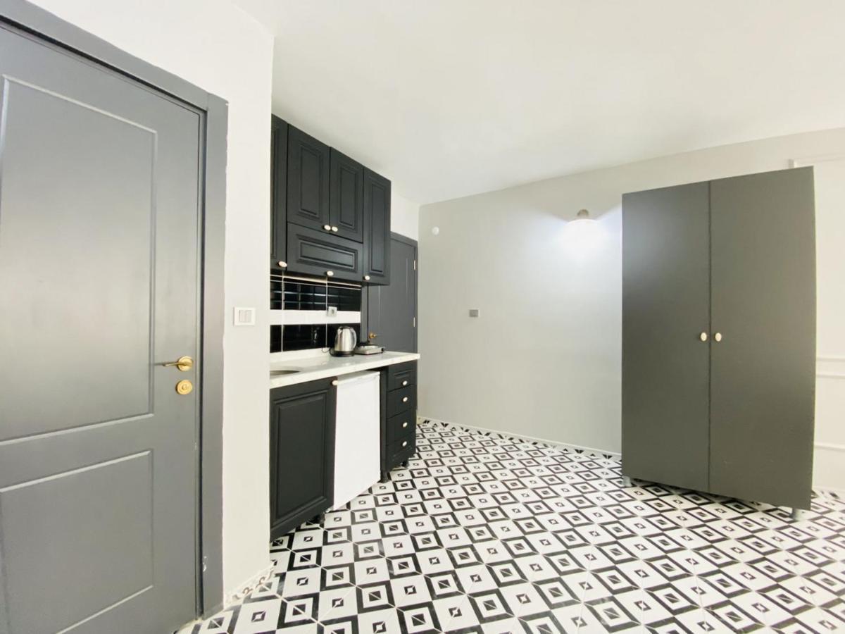 Pleasant Studio Flat In Kabatas Beyoglu Appartement Istanboel Buitenkant foto