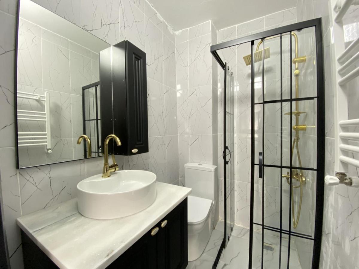 Pleasant Studio Flat In Kabatas Beyoglu Appartement Istanboel Buitenkant foto